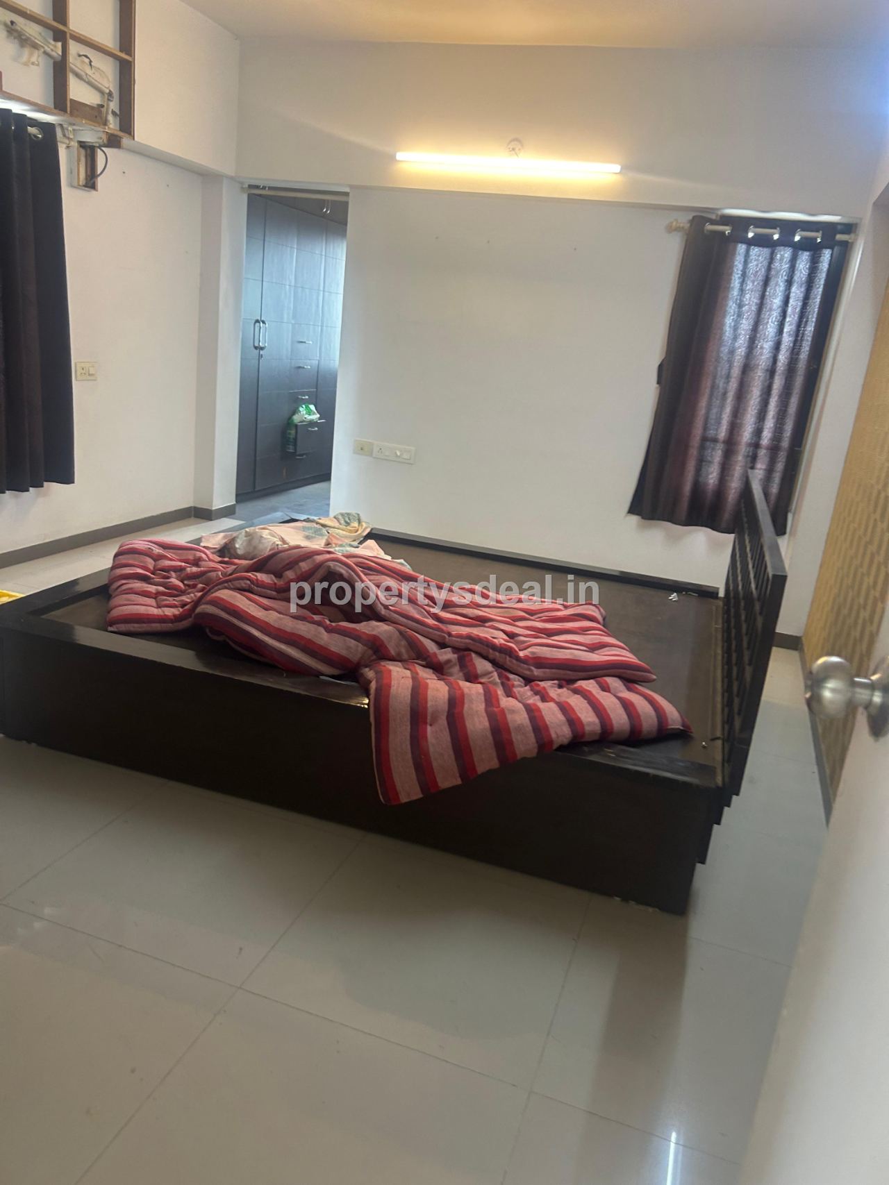 4 BHK Semi furnished