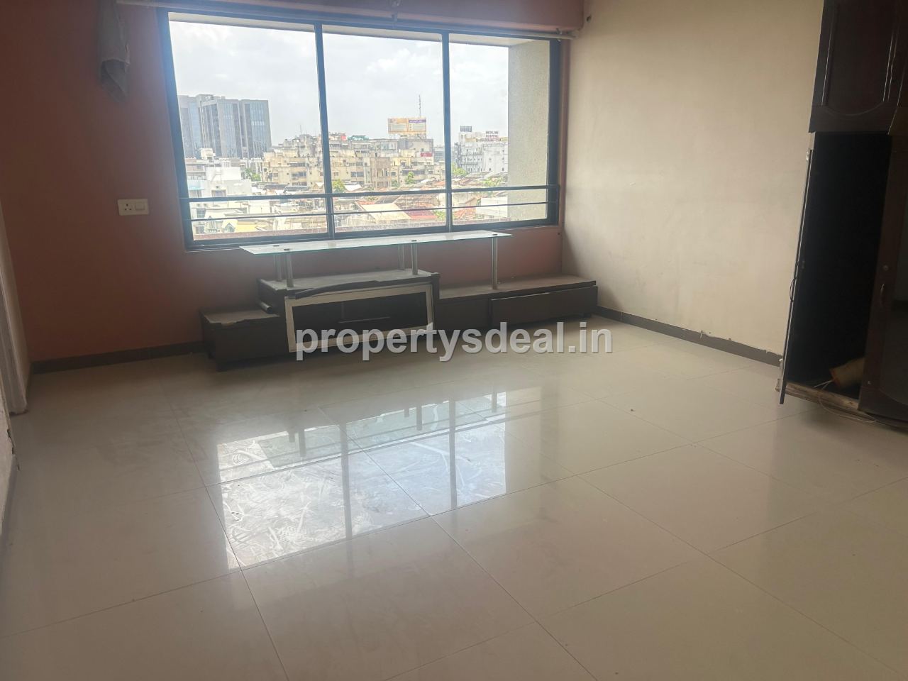 4 BHK Semi furnished