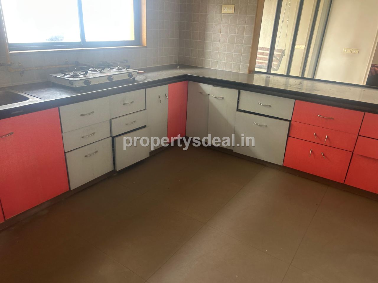 4 BHK Semi furnished