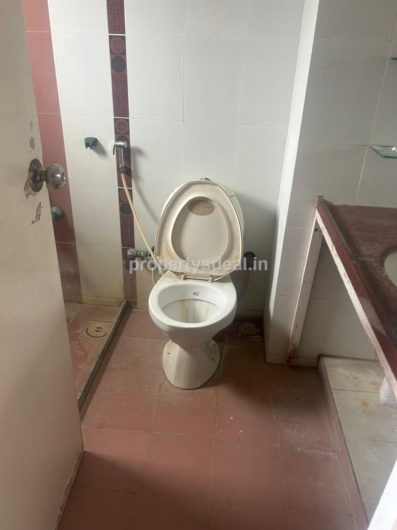 4 BHK Semi furnished