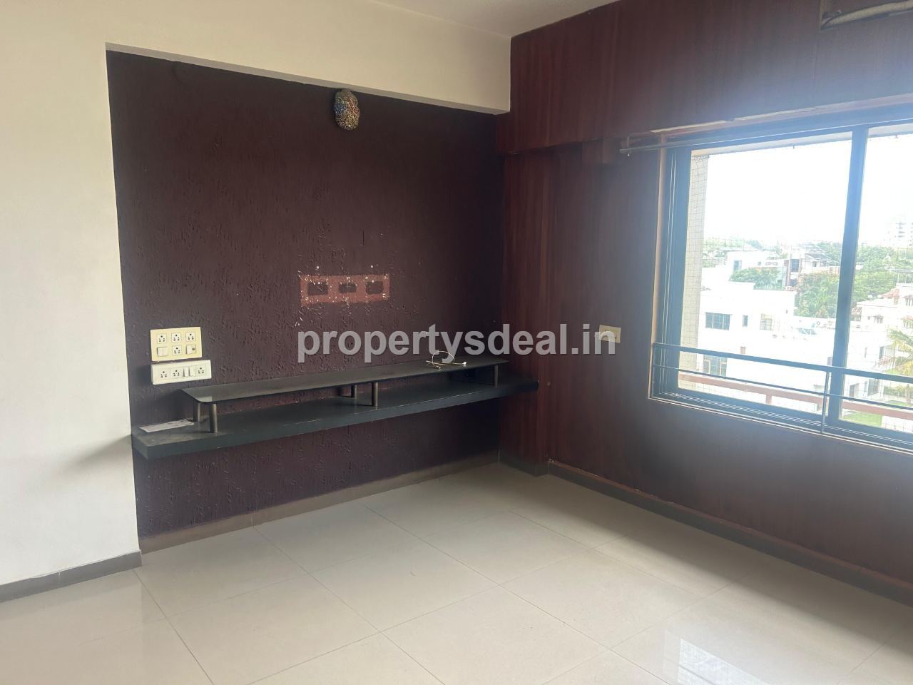 4 BHK Semi furnished