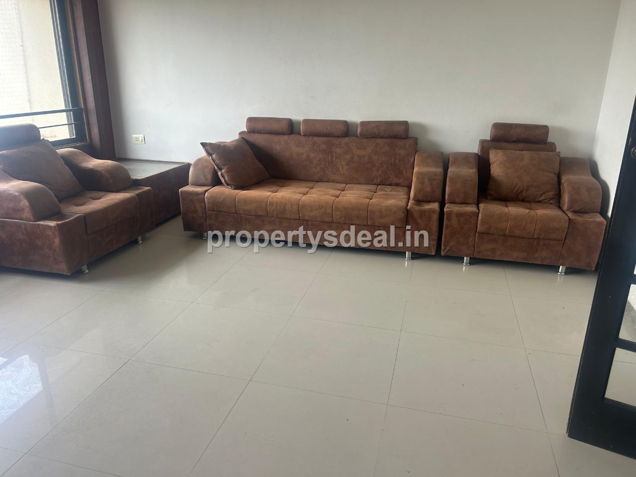4 BHK Semi furnished