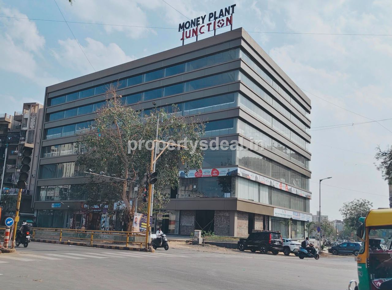 Shop For Rent in Bhuyangdev cross road , Ahmedabad /180000 price