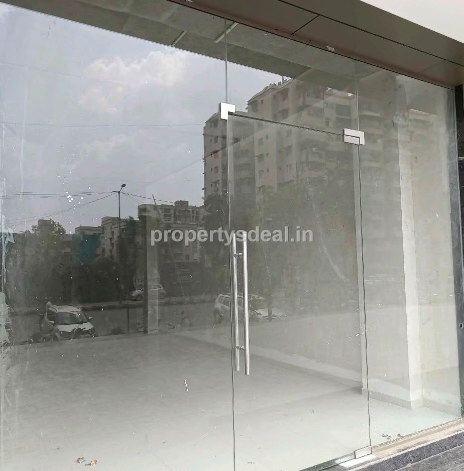Shop For Rent in Bhuyangdev cross road , Ahmedabad /180000 price