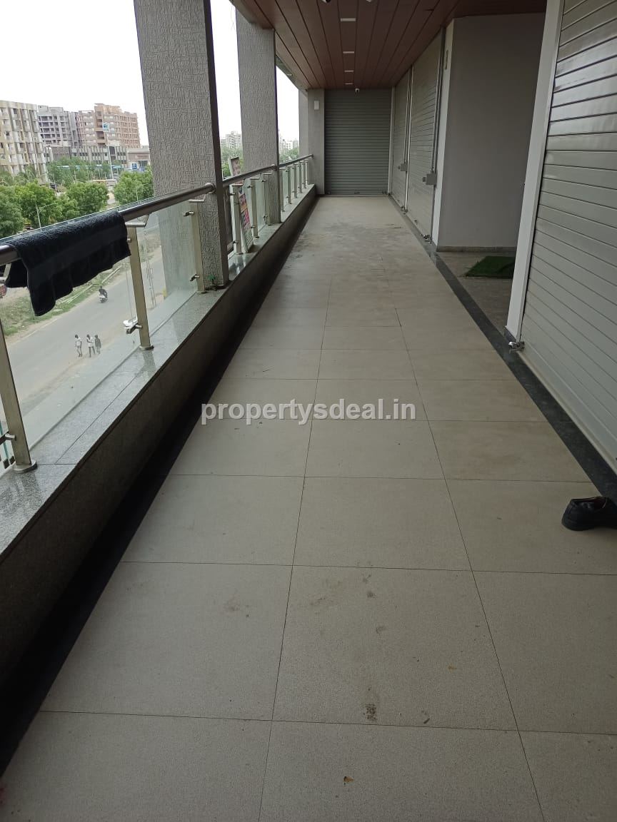 Shawroom For Sale In Hathijan Circle, Ahmedabad