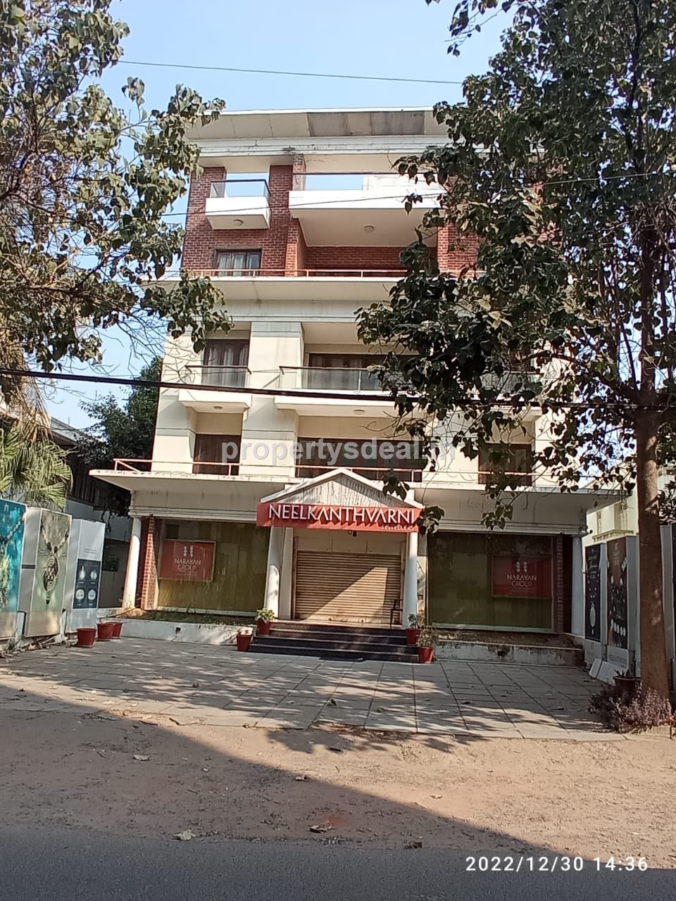 Commercial Building For Sale In Nana Borsara