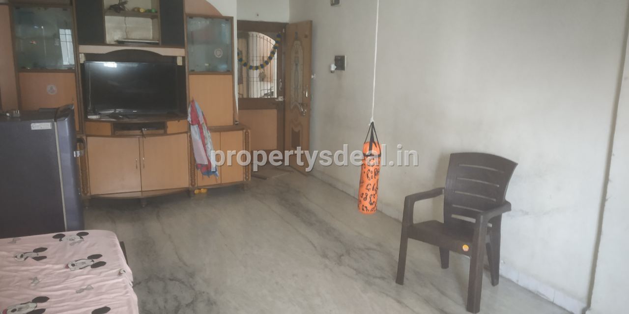2 bhk flat for sale at varachha road near umiyadham temple